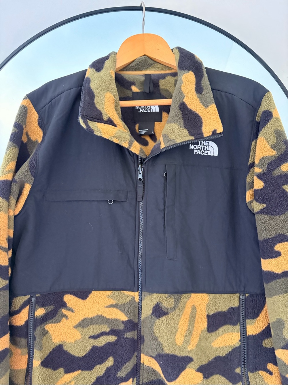 Men’s The North Face Denali-style fleece jacket in a bold black + woodland camo - Picture 5 of 9